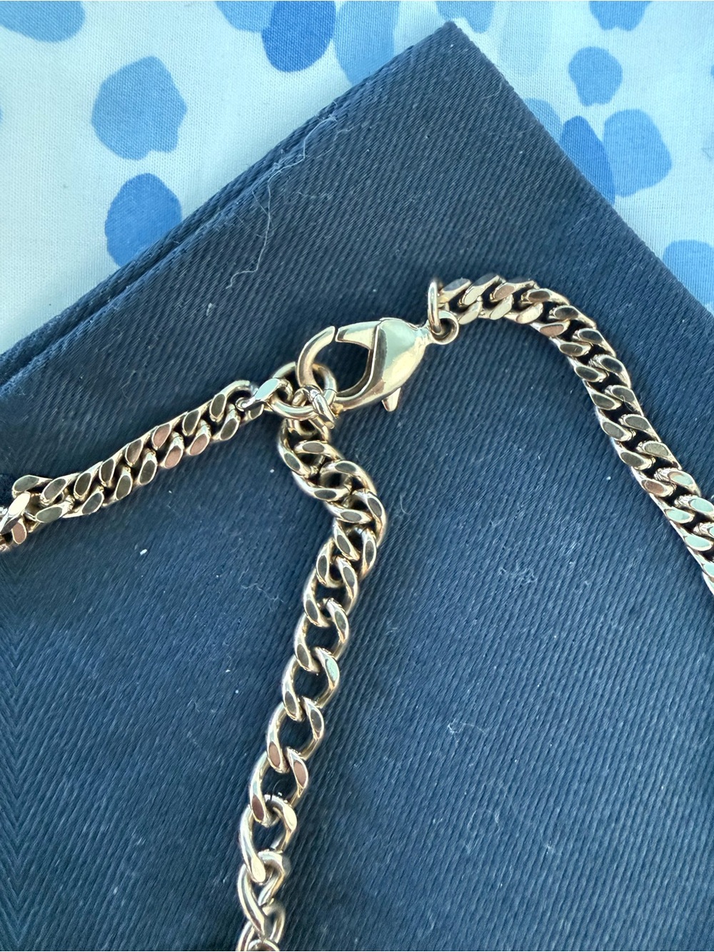 CHANEL Gold-plated Link Necklace with Crystal CC Motifs - Picture 3 of 12